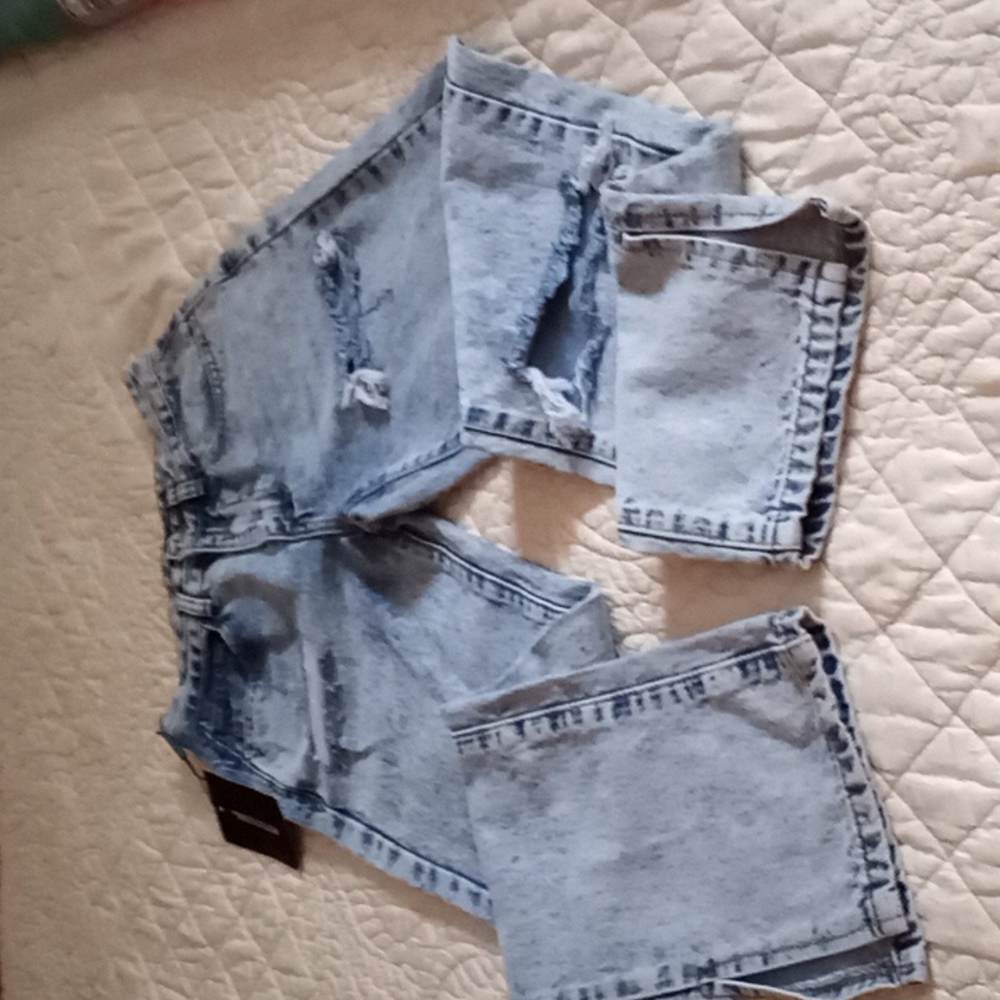 Pretty Little Thing size 6 color  Blue and White